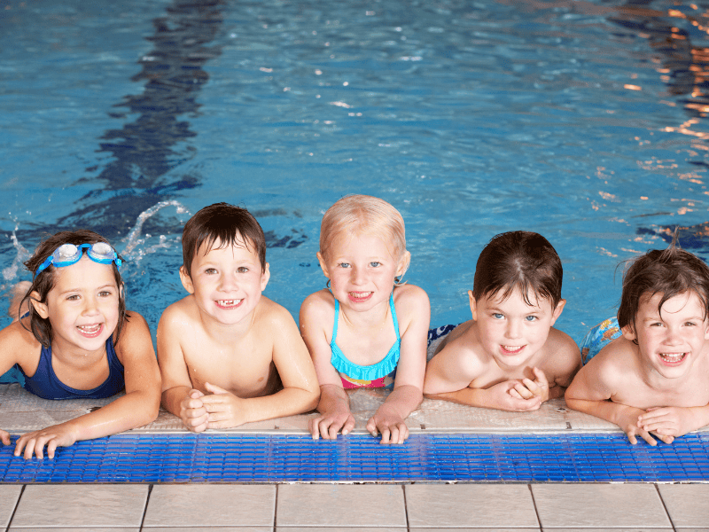 Ideen für Ausflüge mit Kindern: Wasserparks und Schwimmbäder