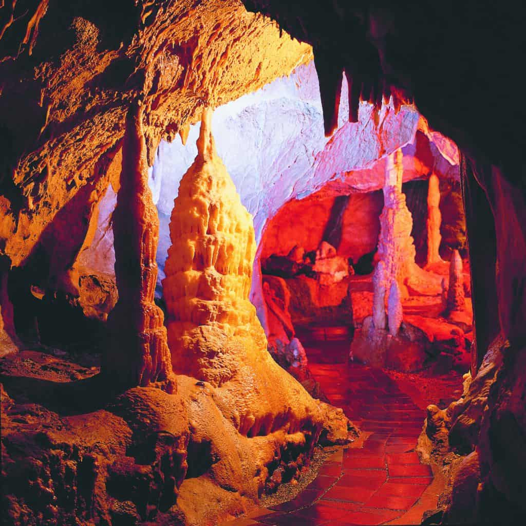 Die Atta-Höhle, Schauhöhle in Deutschland